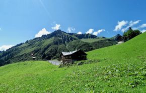 Aussenansicht mit Bergblick