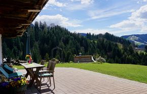 Terrasse mit Bergblick